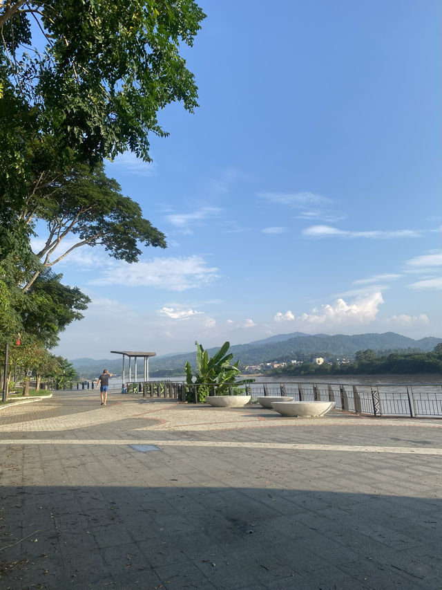 ริมฝั่งโขงเชียงของ | จ.เชียงราย 🚲🏡⛰️✨