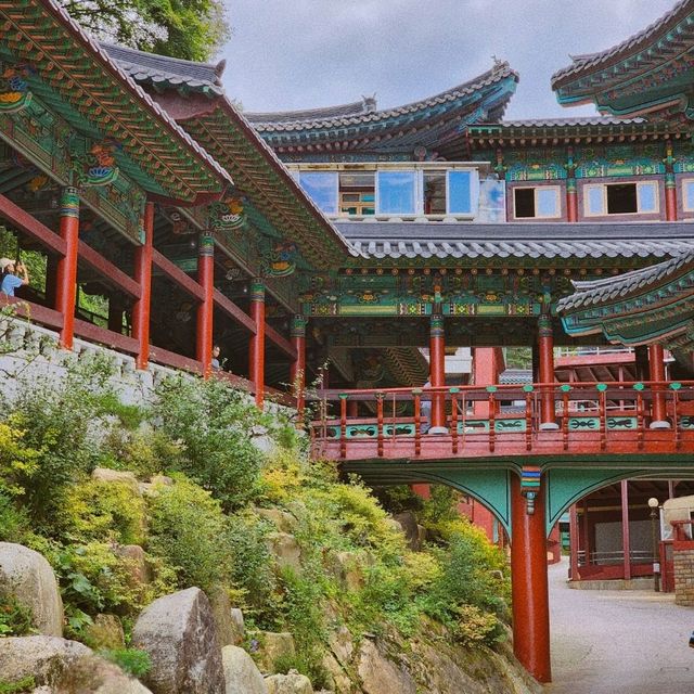 단풍이 기대되는 이국적인 절, 단양 구인사