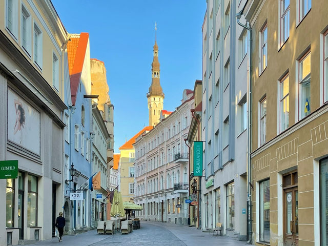 A glimpse into Tallinn’s rich history while embracing its innovative, contemporary culture🇱🇹👫