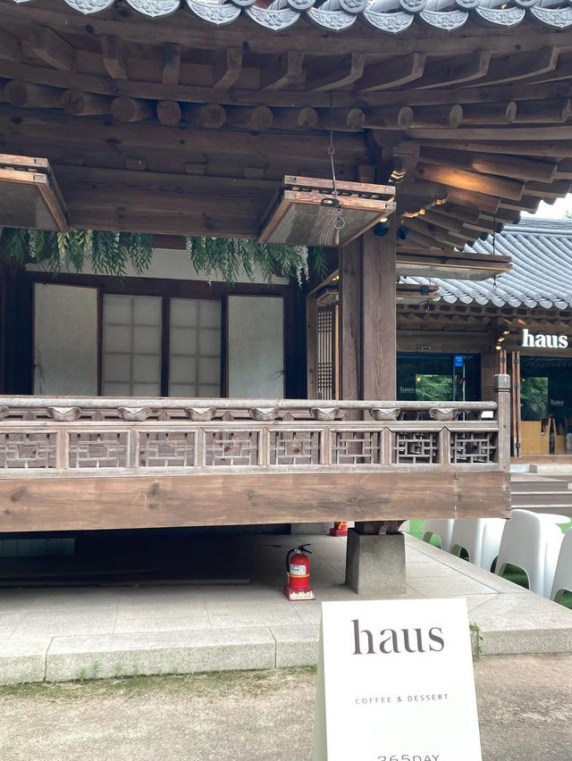 ソウル《東大入口駅》公園内にある韓屋造りのカフェ