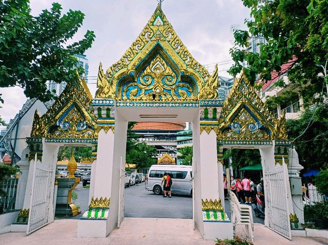 曼谷素坤逸區著名皇家寺廟景點金塔寺Wat That Thong，適合打卡拍照和靜心遊覽