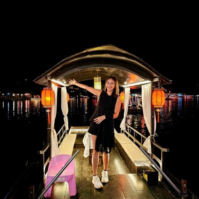 ล่องเรือ ชมแสงไฟบ้านรักไทย แม่ฮ่องสอน