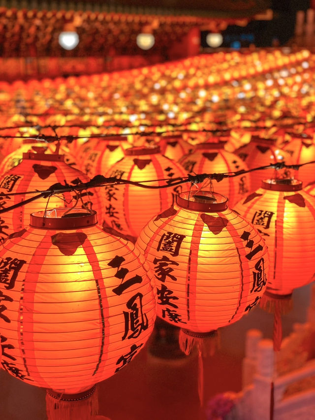 【台湾】無数の提灯が幻想的で美しすぎる台湾南部のお寺