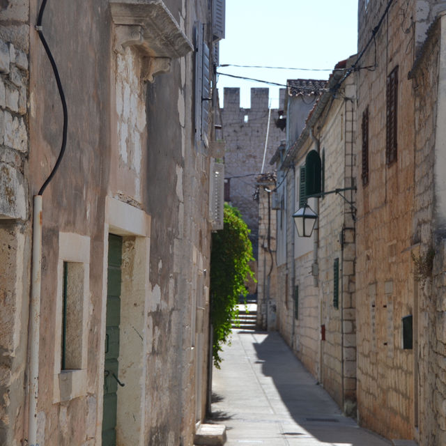 🇭🇷/フヴァル島の街並み