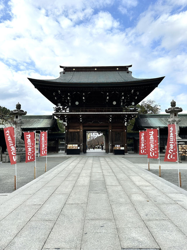CMで話題となった光の道  3つの日本一がある神社