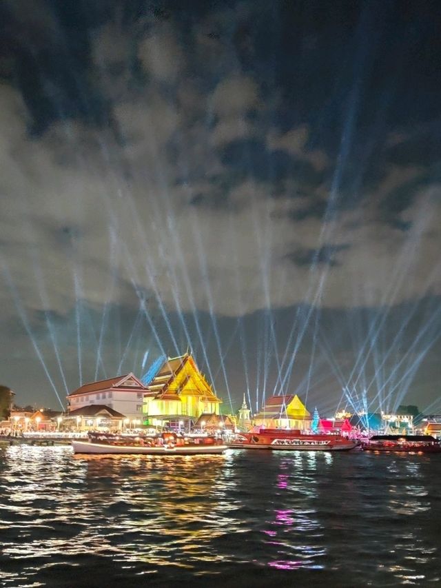 ปีใหม่นี้ไปล่องเรือดินเนอร์กัน