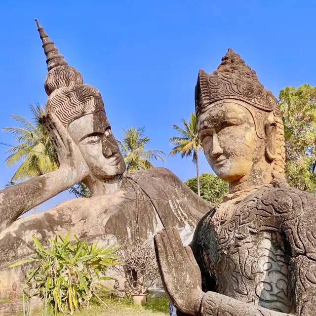 สวนประติมากรรมที่เงียบสงบและการพักผ่อนทางจิตวิญญาณ