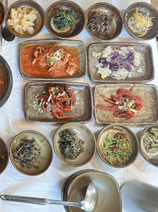 상다리 부러질 정도로 반찬이 많이 나오는 공주 맛집