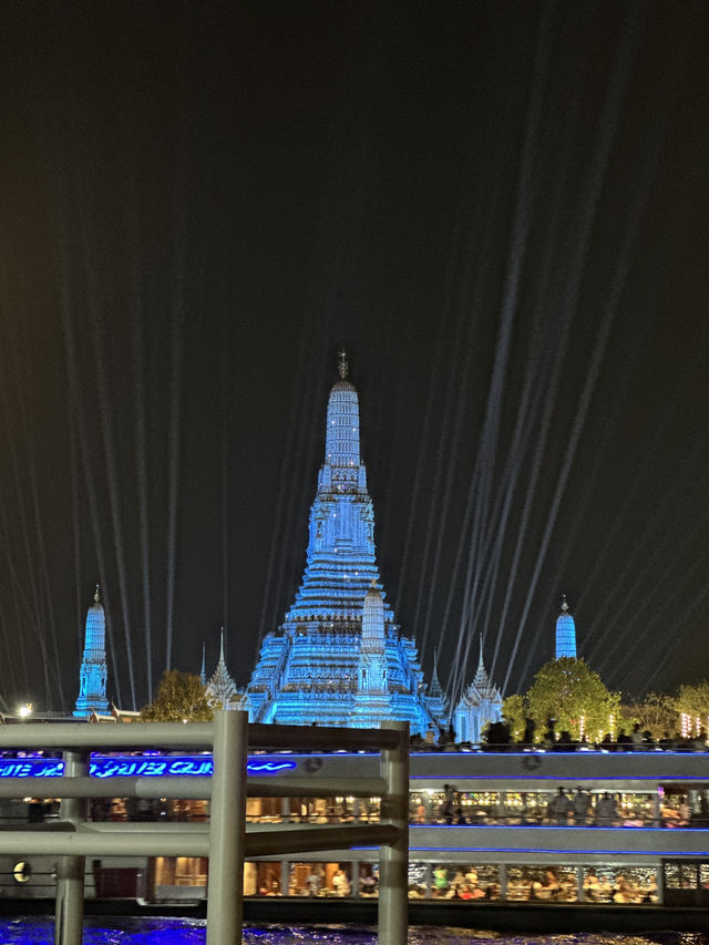 Countdown new year at Wat Arun