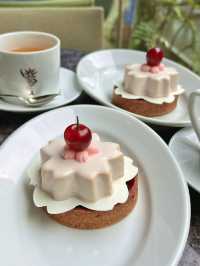 Elegant Sweet Escape at The Peak Lounge, Park Hyatt Tokyo