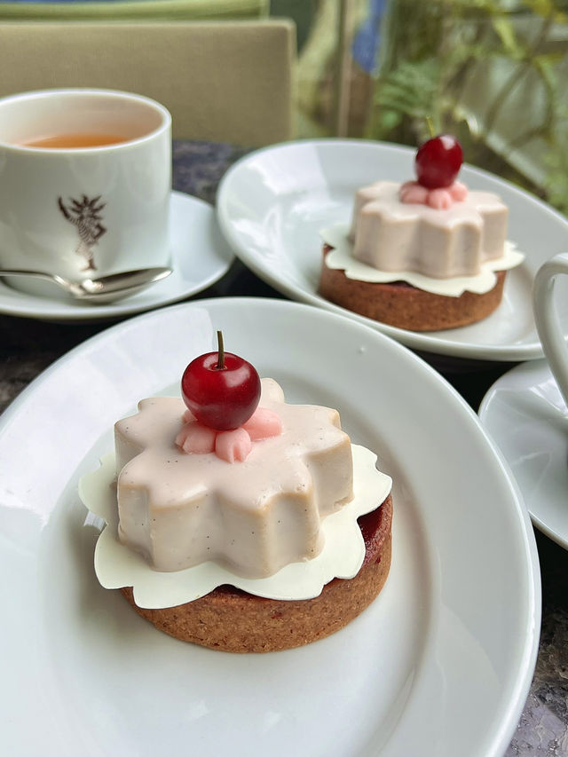 Elegant Sweet Escape at The Peak Lounge, Park Hyatt Tokyo