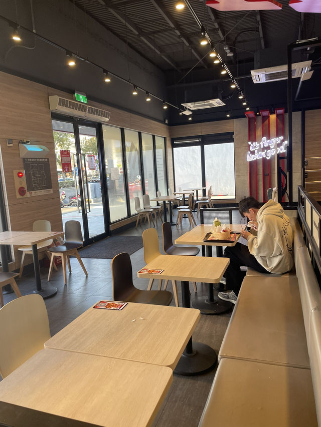 KFC Taichung: Don’t Skip the Egg Tart! 🍗🥧 KFC Taichung: Don’t Skip the Egg Tart! 🍗🥧