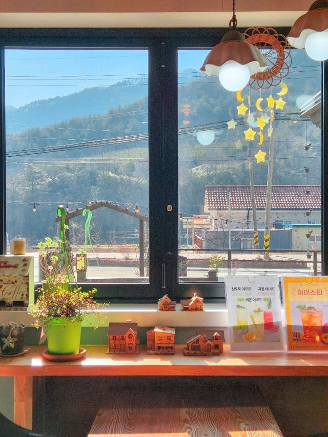 삼척에서 태백, 정선으로 넘어 가는 길에 만난 따수운 감성 카페