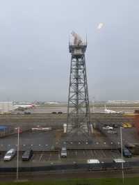 ロングフォードPremier Inn Heathrow Airport Terminal 4気持ち良すぎる！