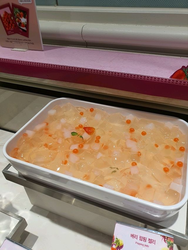 달콤한 딸기의 향연! 🍓✨ 애슐리에서 진행하는 딸기 뷔페