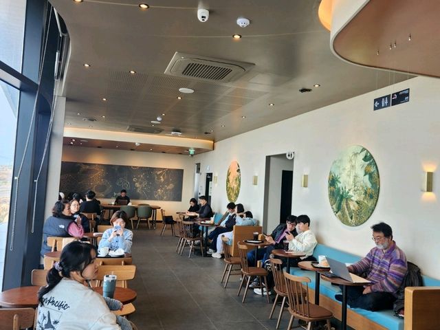 제주 한담해변 스타벅스DT점 - 편리함, 멋스럼, 맛 3박자 카페
