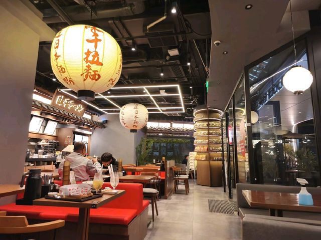 環境非常好的連鎖拉麵店
