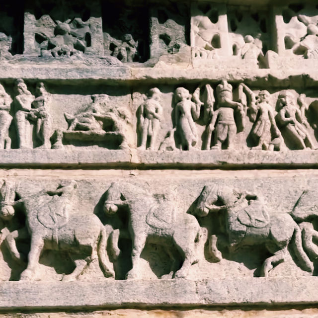 壮大な彫刻が魅力！ウダイプール最大のヒンドゥー教寺院🙏