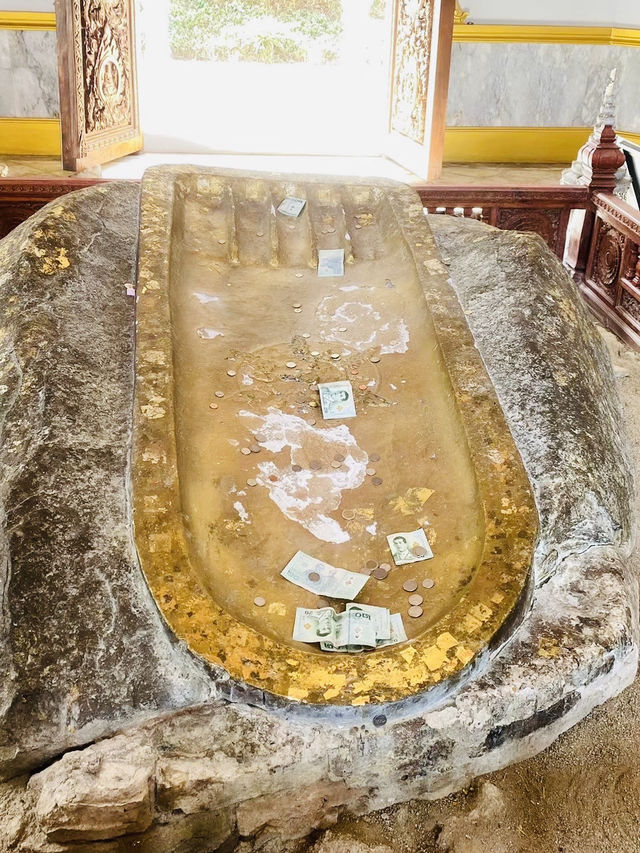 วัดพระพุทธบาทภูควายเงิน ไหว้รอยพระพุทธบาท