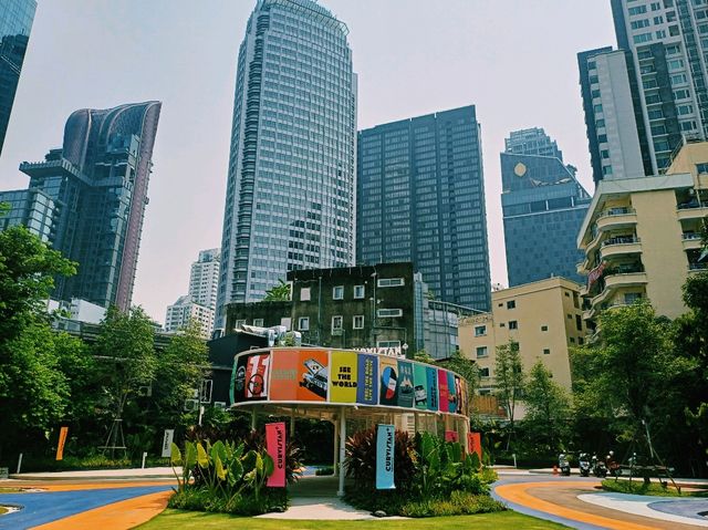 泰國曼谷市中心素坤逸路汽車博物館地標商場一日遊行程，BTS天鐵沿線曼谷最繁華的商業中心，適合休閒逛街拍照📸打卡