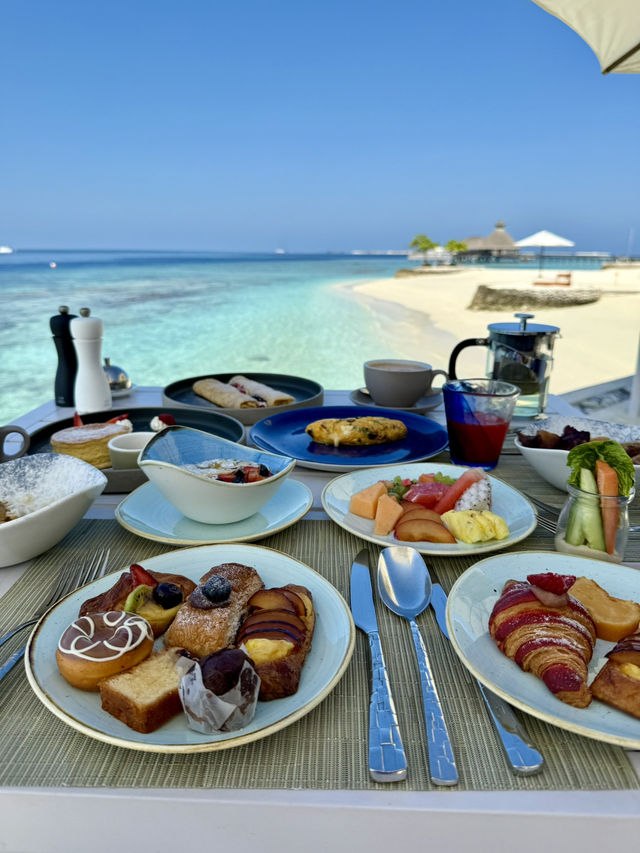 Spring in the Maldives: Breakfast with an Ocean View