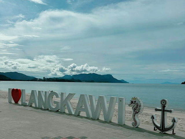 🌺 Langkawi Escapades: Scooter Fails, Secret Waterfalls & Spicy Noodles 🌿