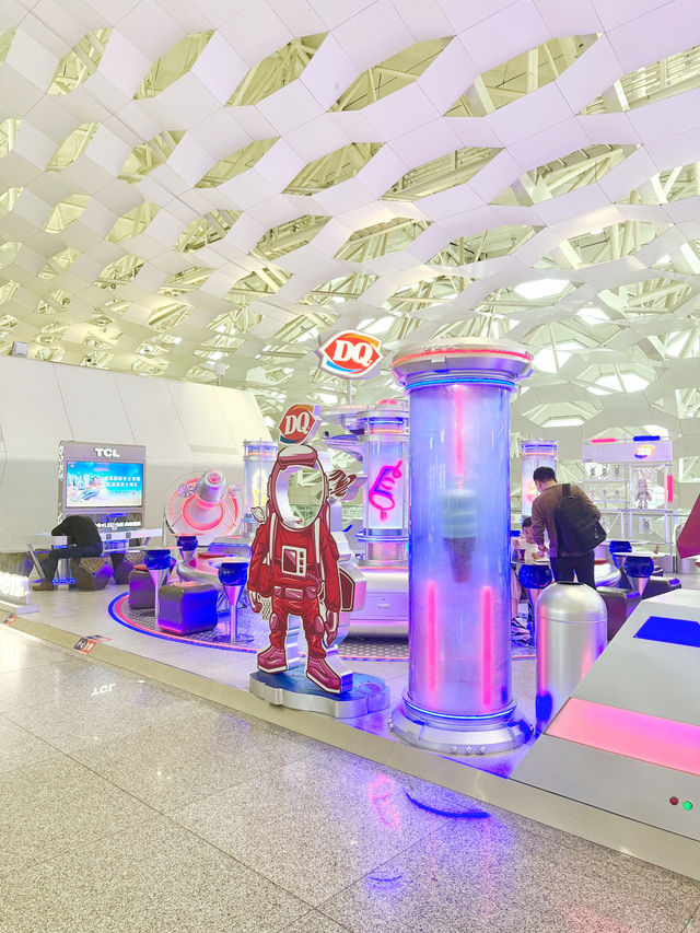 Dairy queen ธีมสถานีอวกาศ