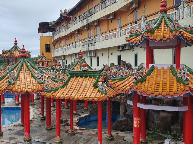 Black Dragon Cave Temple: Stairs, Secrets & the Best Yong Tau Foo in Town🐉🏯