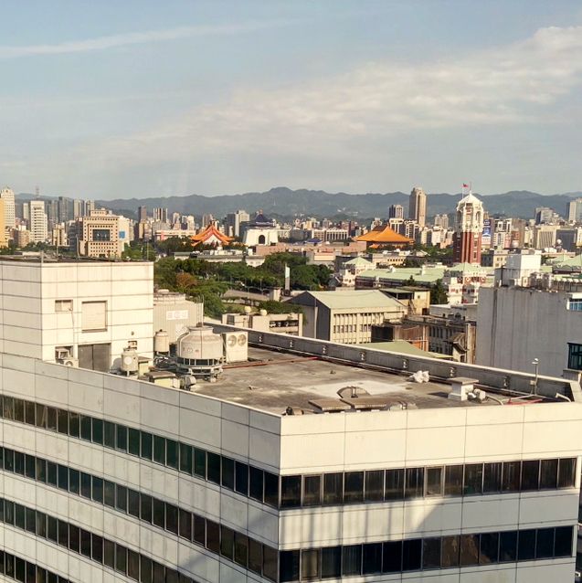 潮到不行的圖書館！台北市中心的閱讀新宇宙就在這！