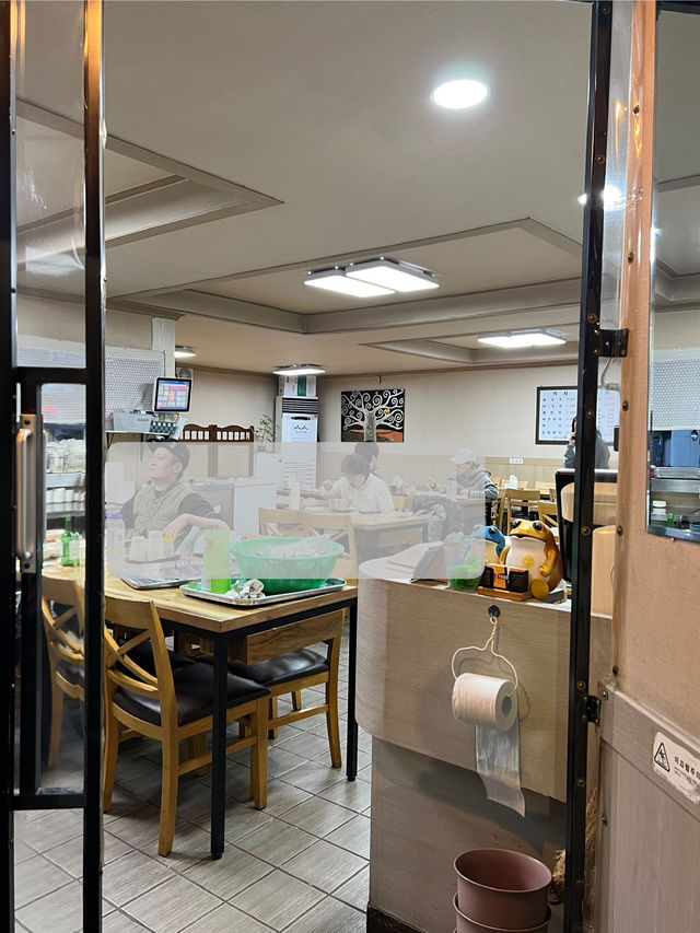 清潭 「チンソンカルグクス」 ポッサムも美味