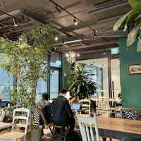 🇦🇺 植物とアンティークに囲まれた温室風のインテリアカフェ