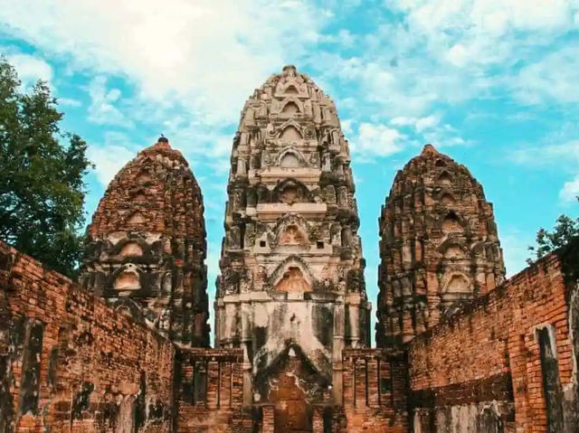 🏛️🌿 SUKHOTHAI WEEKEND ESCAPE: Where Ancient Kingdoms & Lotus Ponds Await! 