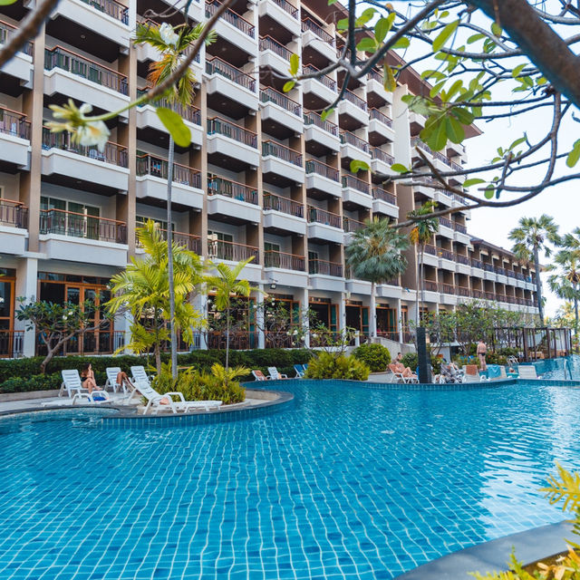 ที่พักทำเลติดหาดที่พัทยา สระว่ายน้ำกว้างมาก