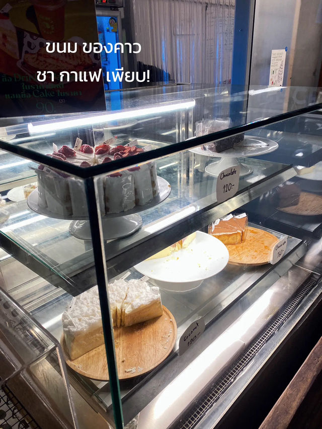 🥂 แนะนำคาเฟ่ลับ กลางวันเป็นคาเฟ่ กลางคืนนั่งชิลล์