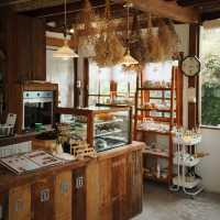 CLAY WOOD คาเฟ่สไตล์โฮมมี่ ย่านศรีนครินทร์