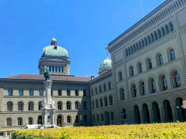聯邦宮 Bundeshaus，參觀瑞士聯邦政府與議會所在。