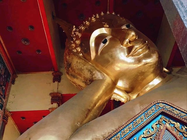 วัดบางพลีใหญ่กลาง พระนอนองค์ใหญ่มาก