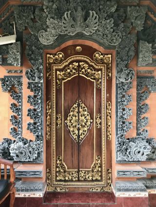 Intricate Balinese guesthouse in Ubud