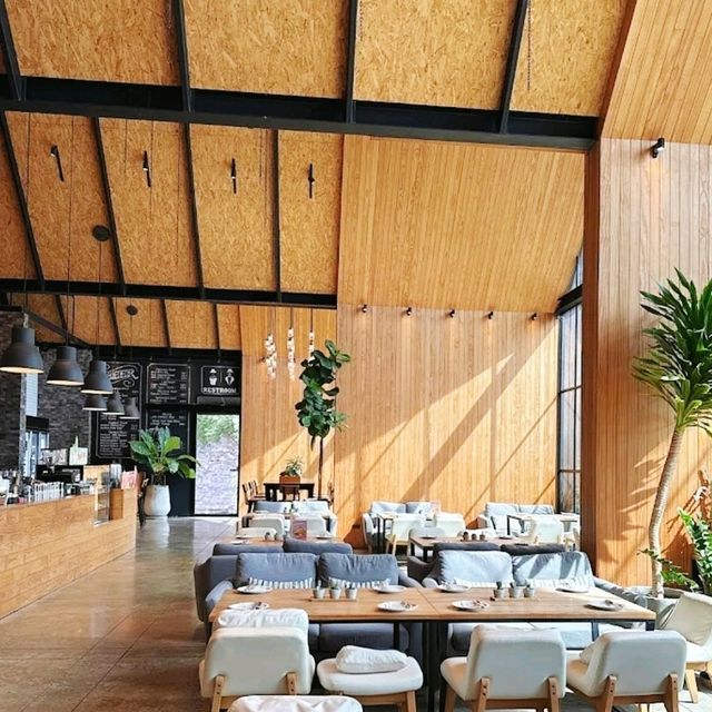 The Village Farm To Cafe ฟาร์มเฮาส์ชนบทที่งดงาม