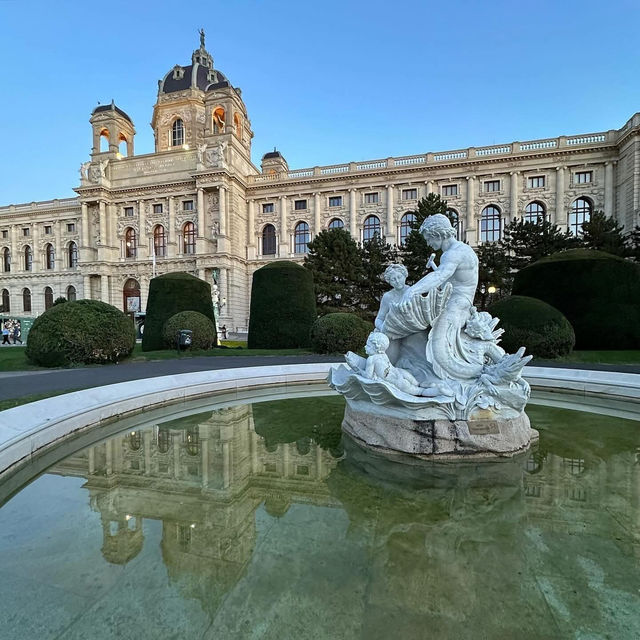 🏛️ *Imperial Grandeur at Maria-Theresien-Platz: Vienna’s Museum Quarter Jewel✨🇦🇹
