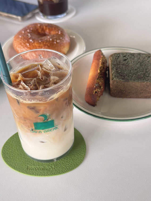 광주 송산유원지 뷰 대형카페 ,on a break