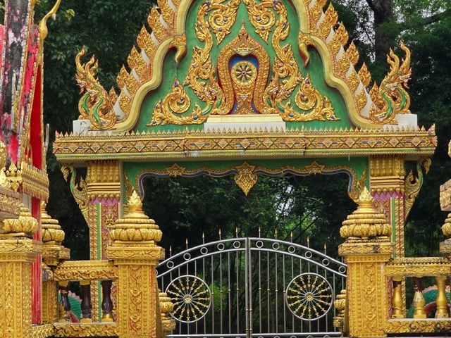 วัดชนะชัยศรี (วัดเกาะ) อุโบสถแบบไทย-ลาว ดั้งเดิม