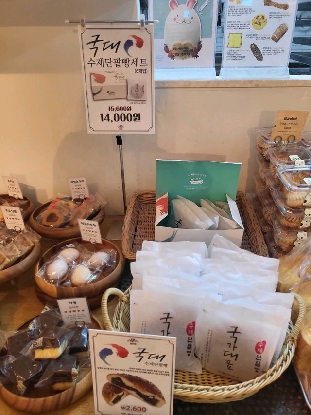 부산 수영구 빵지순례 명소로 핫한 베이커리