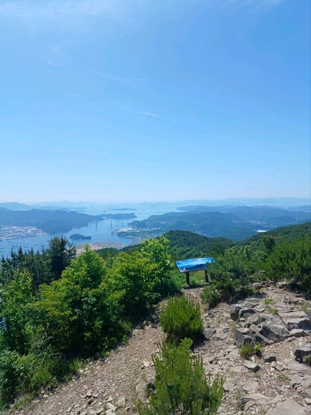 마산 무학산 정상, 도심 속 힐링 산책로