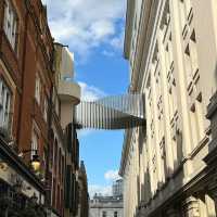 🍏🎭 Covent Garden: London’s Vibrant Hub of Street Performers, Boutiques & Historic Charm