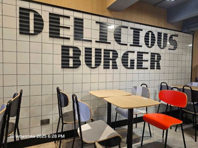 🍔🌊 "McDonald’s บางแสน – เบอร์เกอร์ไก่ริมทะเล