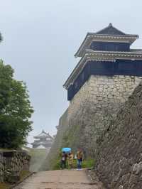 松山｜3個家族4種家徽 多次火災重建的機關巧妙的松山城 