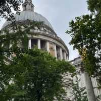 St. Paul's Cathedral, London: An Icon of Resilience and Grandeur! 🇬🇧✨