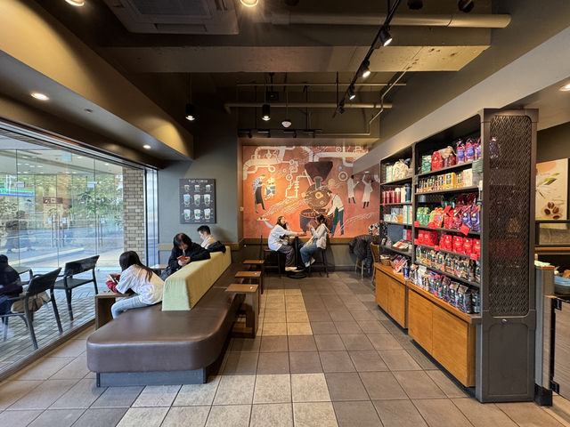 ☕ Starbucks with Space & Souvenirs: A Chill Spot in Sunshine City 🛍️