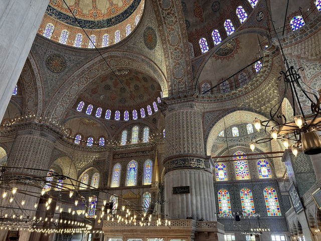 【スルタンアフメト・モスク（Sultanahmet Camii）｜「ブルーモスク」と呼ばれるイスタンブールの象徴的モスク